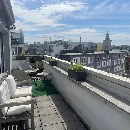 Penthouse At Cathedral Apartment *