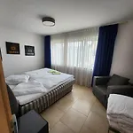 Апартаменты Penthouse At Cathedral *